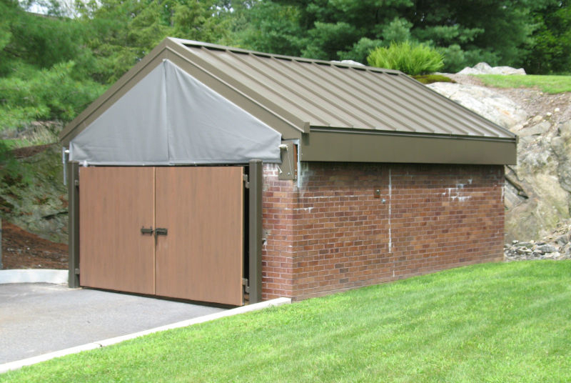 standing seam awning used as a movable roof for a salt storage shed